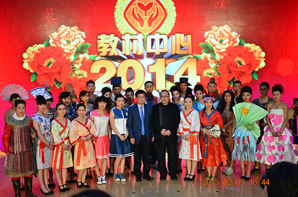 人教社教材中心2014表彰大會臨沂新華特裝表演大放異彩