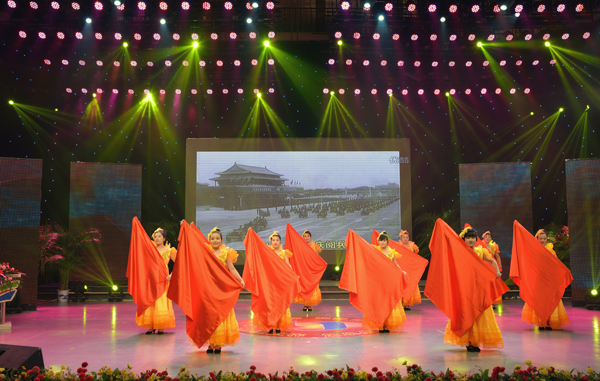 新華集團舉辦“2015年金秋文藝晚會暨授牌典禮” 第 2 張