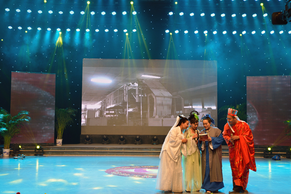 新華集團舉辦“2015年金秋文藝晚會暨授牌典禮” 第 4 張