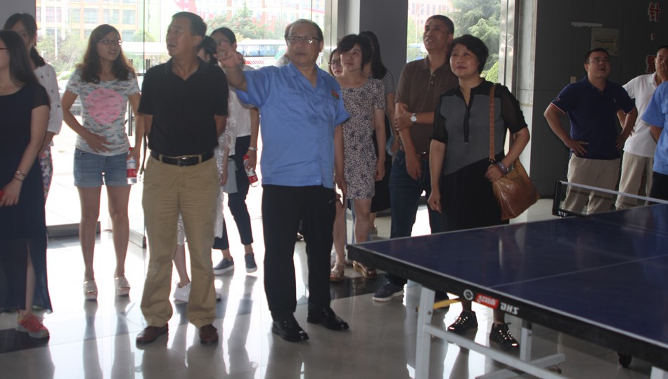 山東省新聞出版局、山東文藝出版社領(lǐng)導(dǎo) 蒞臨集團(tuán)考察工作 第 3 張