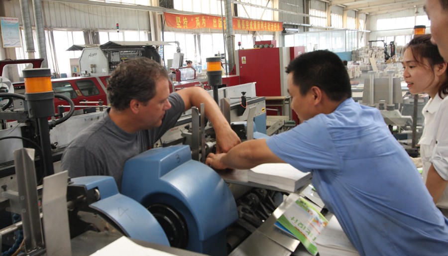 荷蘭Buhrs工程師Dion Cario Koreman光臨集團(tuán)交流技術(shù) 第 2 張 荷蘭Buhrs工程師Dion Cario Koreman光臨集團(tuán)交流技術(shù) 第 2 張