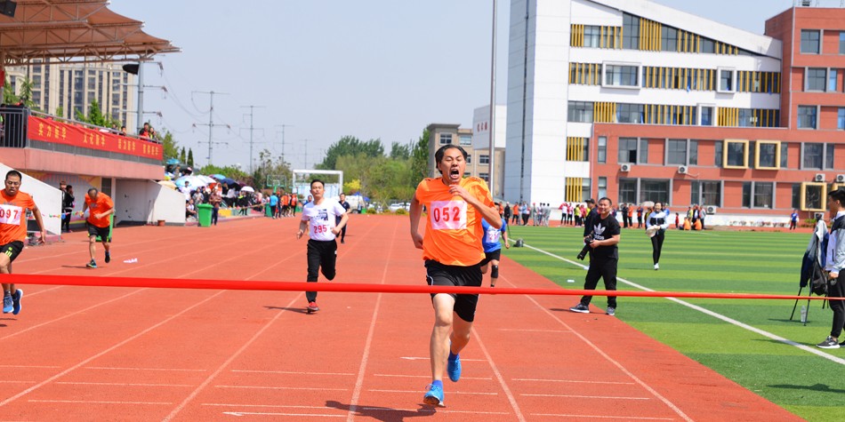 新華集團(tuán)二〇一七年春季田徑運(yùn)動(dòng)會(huì)隆重舉行 第 4 張