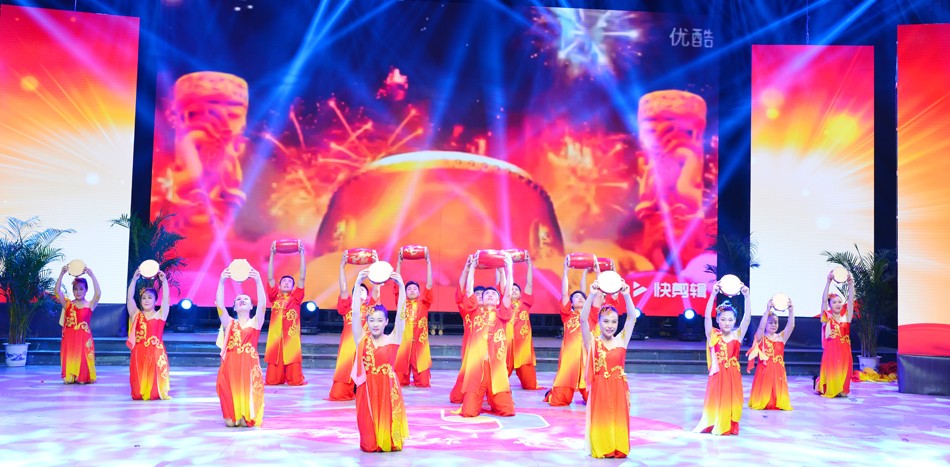 新華集團2017年榮譽員工授牌典禮 暨迎新晚會隆重舉行 第 2 張