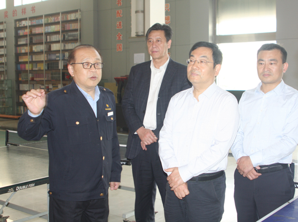 三門峽市國資委考察團(tuán)來臨沂新華考察調(diào)研 第 1 張