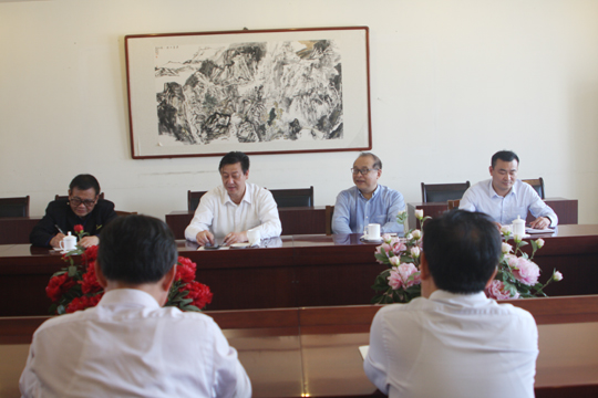 三門峽市國資委考察團(tuán)來臨沂新華考察調(diào)研 第 4 張