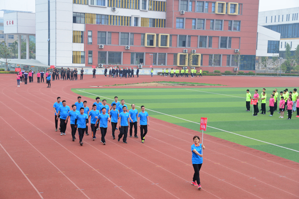 “團(tuán)結(jié)拼搏，打造百年新華” 臨沂新華二〇一八年春季田徑運(yùn)動(dòng)會(huì)隆重舉行 第 4 張