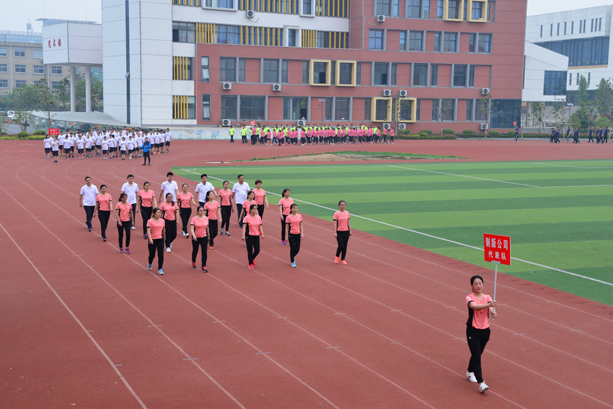 “團(tuán)結(jié)拼搏，打造百年新華” 臨沂新華二〇一八年春季田徑運(yùn)動(dòng)會(huì)隆重舉行 第 10 張
