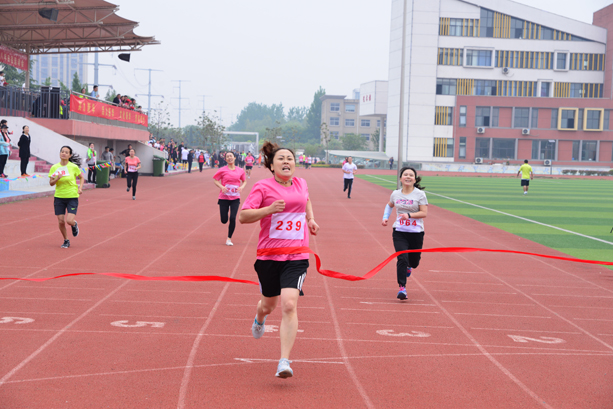 “團(tuán)結(jié)拼搏，打造百年新華” 臨沂新華二〇一八年春季田徑運(yùn)動(dòng)會(huì)隆重舉行 第 16 張