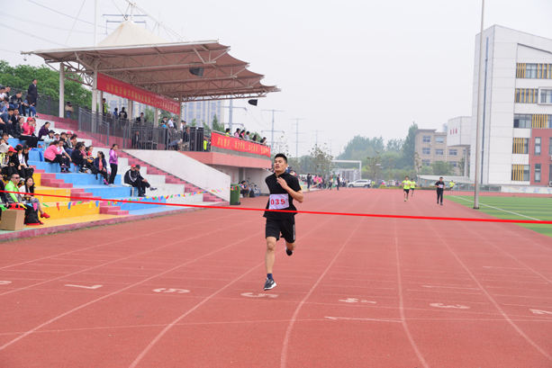 “團(tuán)結(jié)拼搏，打造百年新華” 臨沂新華二〇一八年春季田徑運(yùn)動(dòng)會(huì)隆重舉行 第 17 張