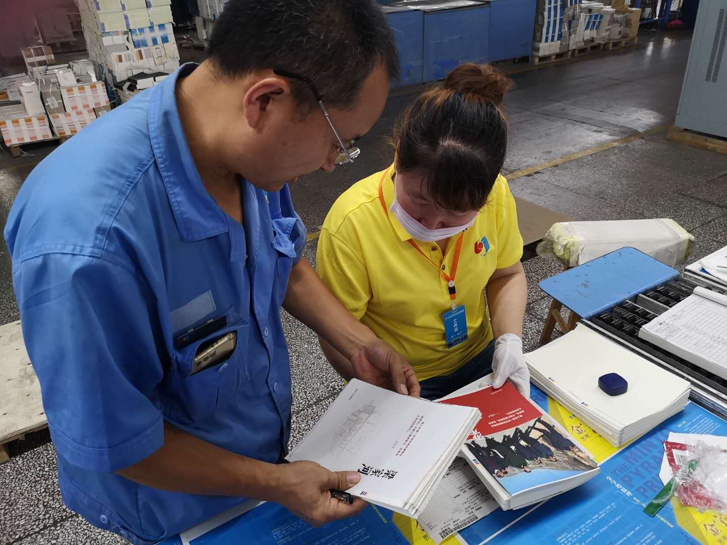 臨沂新華全力以赴保障習(xí)近平系列黨政閱讀用書(shū)《 梁家河》印制工作 第 5 張