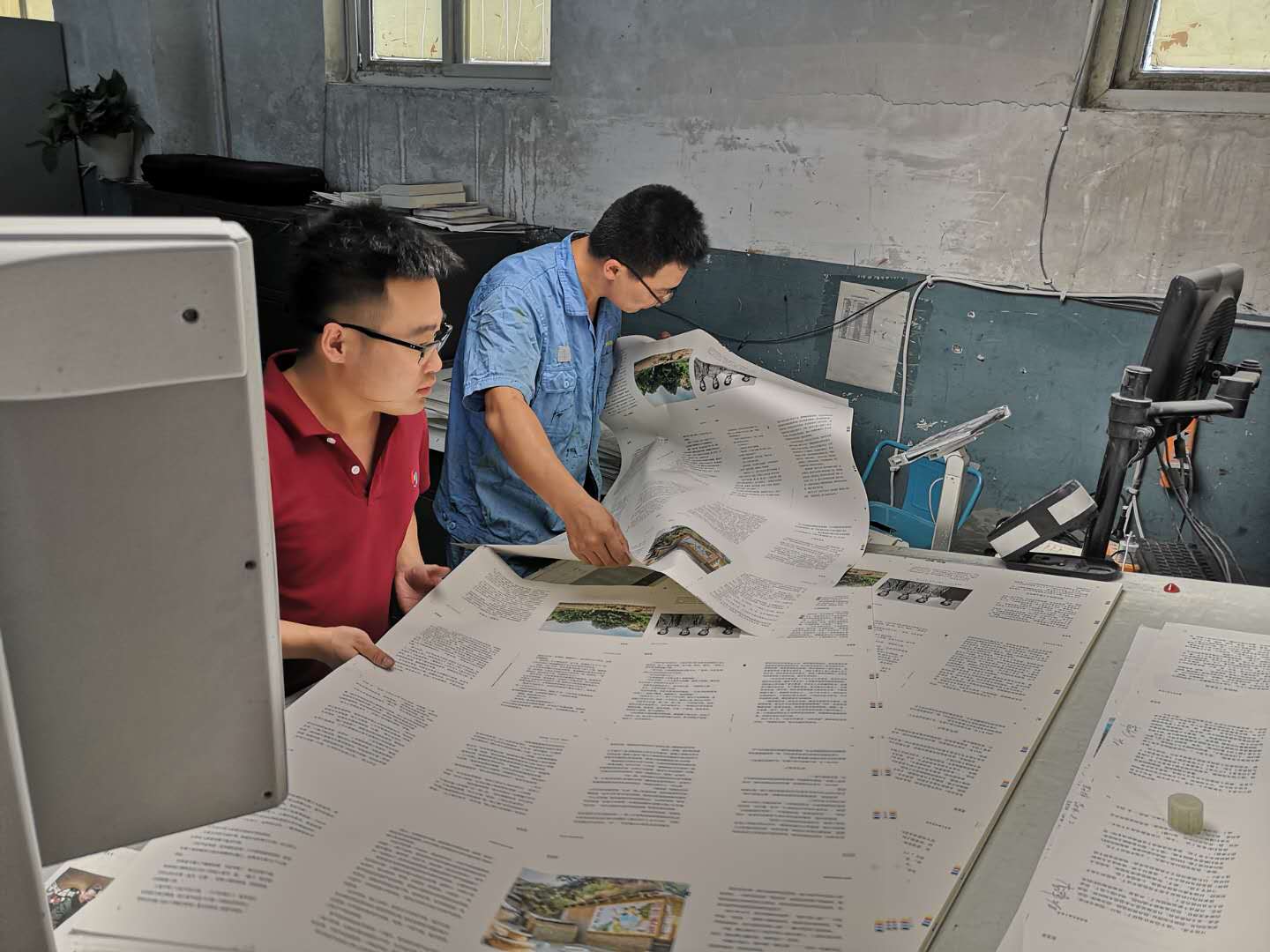 臨沂新華全力以赴保障習(xí)近平系列黨政閱讀用書(shū)《 梁家河》印制工作 第 6 張