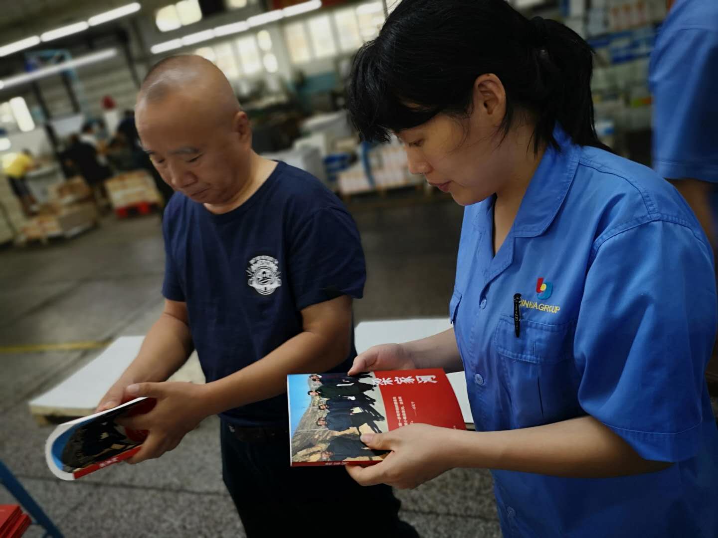 臨沂新華全力以赴保障習(xí)近平系列黨政閱讀用書(shū)《 梁家河》印制工作 第 10 張