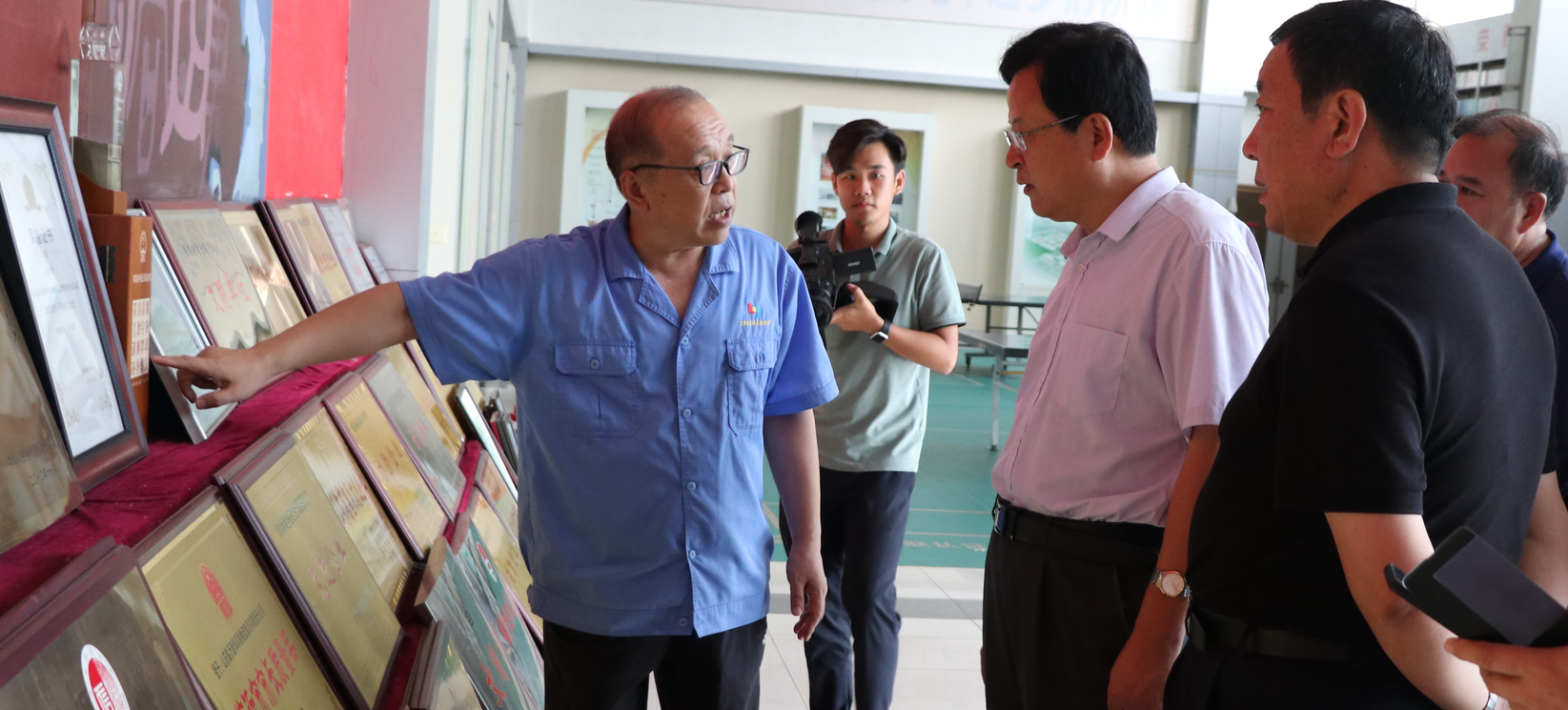 市政協(xié)主席、黨組書記徐濤蒞臨新華集團視察調研工作 第 3 張