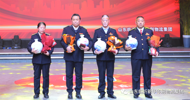 “凝心聚力 逐夢前行”臨沂新華2021年授牌典禮暨2022年迎新文藝匯演隆重舉行 第 8 張